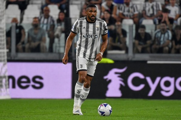 Bremer: Hãy tự hào làm phó đội trưởng của Juventus, và anh ấy sẽ cạnh tranh cho mọi mục tiêu cho dù anh ấy có đeo băng tay hay không.
