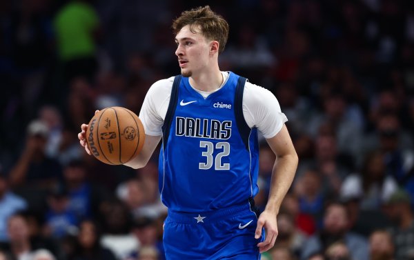 Bắn không chính xác% 26 quả ném phạt rất ổn định! Flagg ghi trung bình 13,8+6,5+3 mỗi trận, hiệu suất sút 37,3%, 26 quả ném phạt và 100%