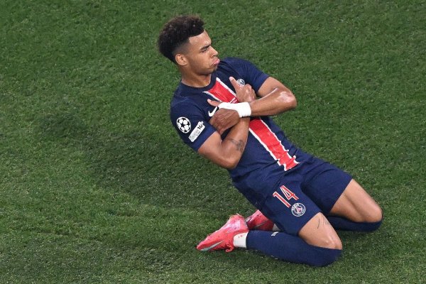 16 bàn thắng, 16 pha kiến ​​tạ