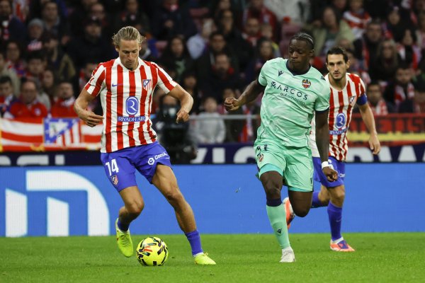 Tiền đạo Ayon của Levante: Pho