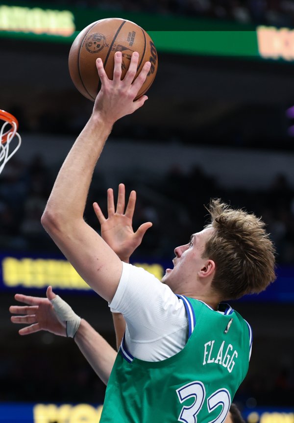 Flagg nói về việc bị kéo quần áo nhưng không bị thổi bay: Đây là khoảnh khắc học hỏi và anh không muốn trọng tài quyết định kết quả.