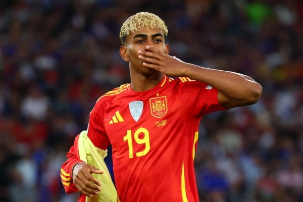 Marca nhìn lại mâu thuẫn chấn 