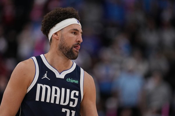 Khó quá! Flagg sút không tốt v